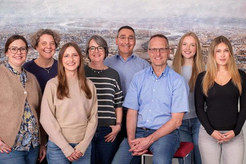 Gruppenbild von 8 Beschäftigten der Steuerberaterkammer Köln